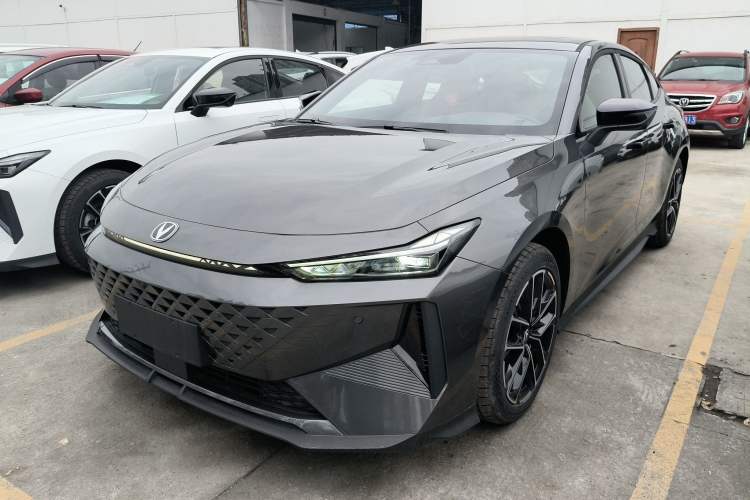 Used Changan UNI-V iDD 2024 Blue Whale Smart Electric iDD 136km ZhiKu Model