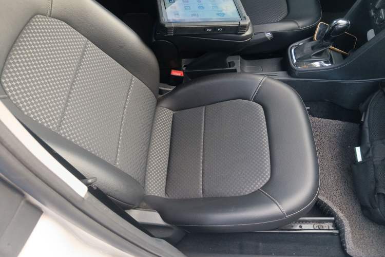 Used Volkswagen Santana 2015 Haval H6 1.6L Automatic Comfort Model
