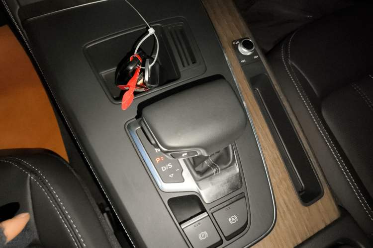 Used Audi Q5L 2022 40T Luxury Elegant Model
