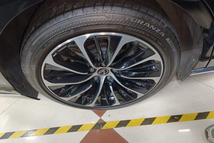 Used Lexus LS 2021 500h Executive Edition
