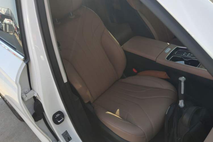 Used Chery Tiggo 8 L 2024 2.0T Two-Wheel Drive Luxury Edition 5 Seats
