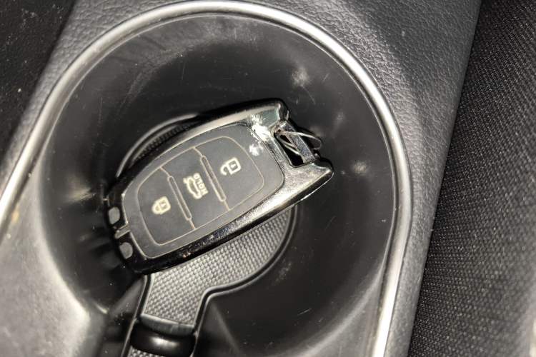 Used Hyundai Elantra 2016 1.6L Automatic ZhiXuan – Elite Version