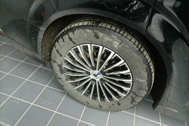 Used Denza D9 2025 DM-i Smart Drive 1020 Four-Wheel Drive Deluxe Model
