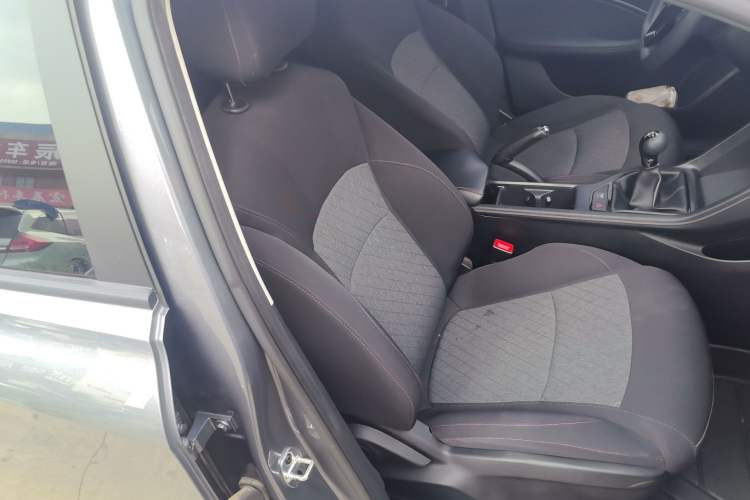 Used Roewe i5 2023 1.5L Manual Comfort Edition
