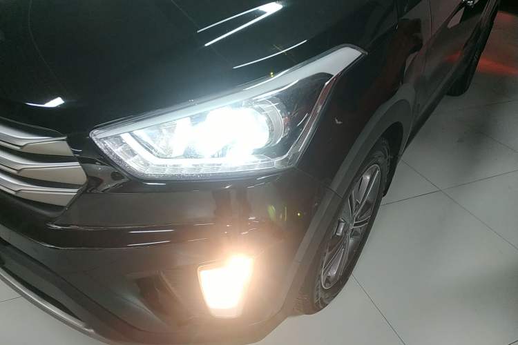 Used Hyundai ix25 2015 1.6L Automatic Two-Wheel-Drive Deluxe DLX Model
