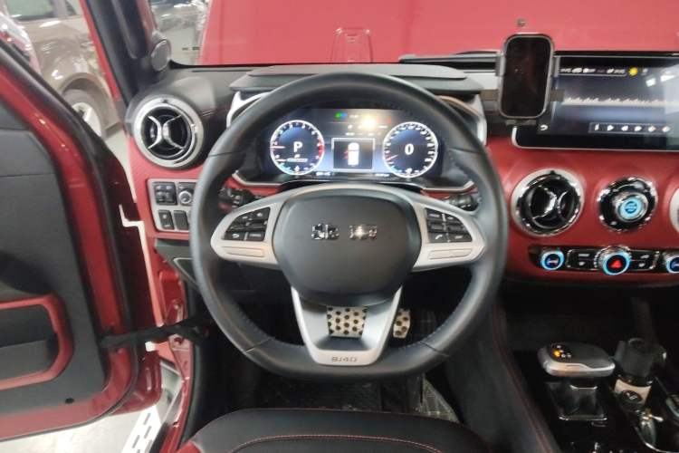 Used  BJ40 2020 2.0T Automatic Four-Wheel Drive Urban Hunter Edition Chivalrous Type
