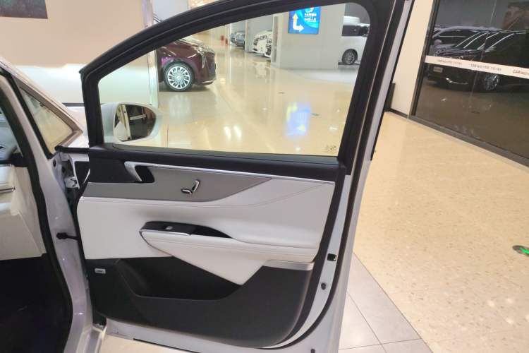 Used Buick GL8 New Energy 2024 Lu Zun Deluxe Edition 7-Seater
