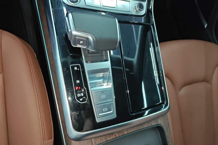 Used Audi Q7 2022 55 TFSI quattro S line Sport model
