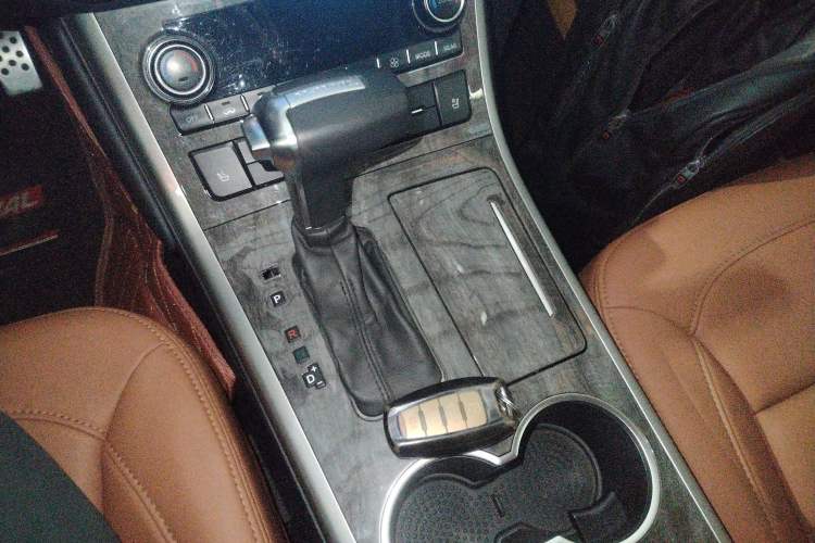 Used Haval H8 2015 2.0T Two-Wheel-Drive Elite Version