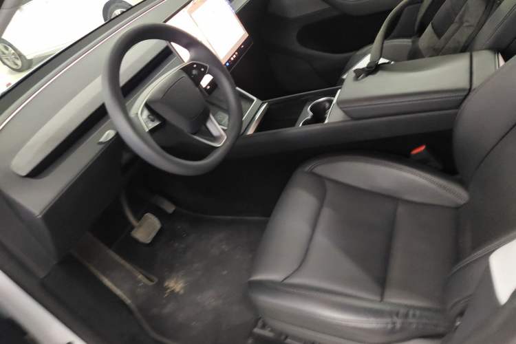 Used Tesla Model Y 2025 Rear-Wheel-Drive Version