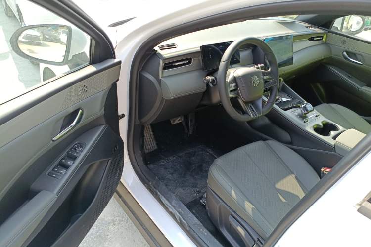 Used BYD Qin PLUS 2025 DM-i Smart Drive 55KM Leading Model
