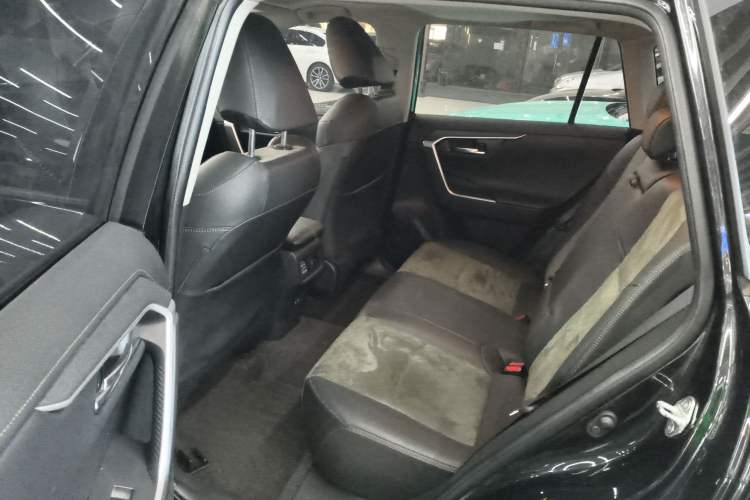 Used Toyota RAV4 2022 2.0L CVT 4x4 Style Plus Edition