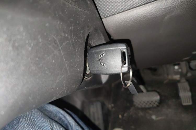 Used Wuling Rongguang EV 2022 Basic Passenger Bus Powered by Penghui Battery
