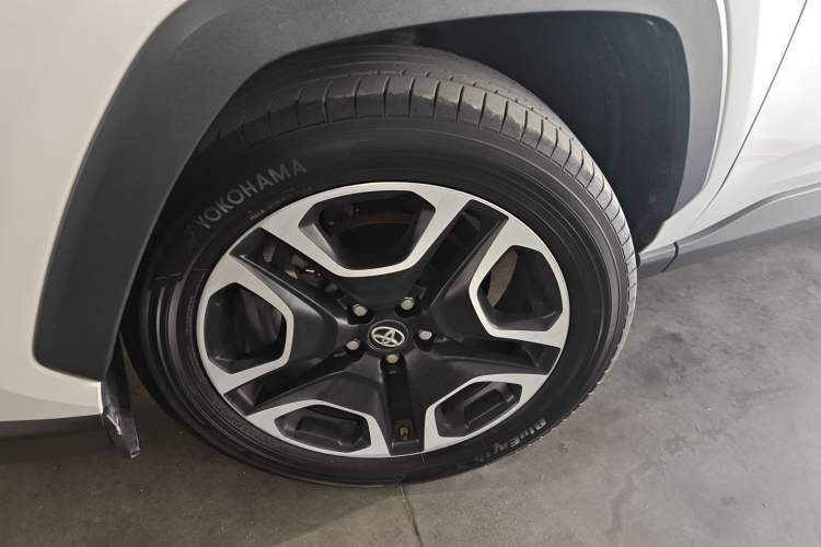 Used Toyota RAV4 2021 2.0L CVT Four-Wheel Drive Premium Edition
