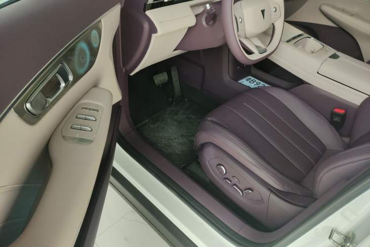 Used  S07 2026 230Ultra with Huawei Qiankun ADS SE Edition