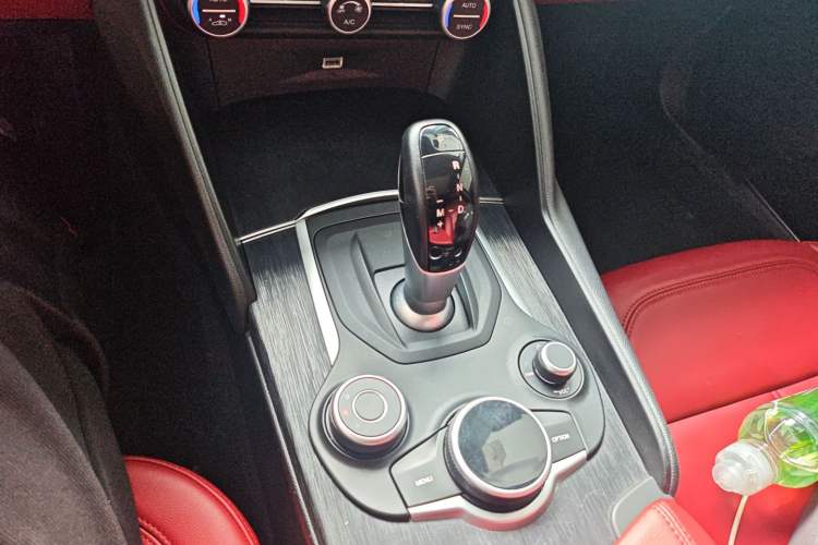 Used Alfa Romeo Giulia 2019 2.0T 280HP Luxury Edition
