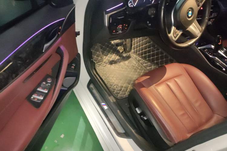 Used BMW 5 Series 2019 Facelifted 530Li Leading Edition M Sport Package
