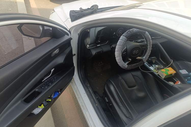 Used Hyundai Elantra 2021 1.5L CVT LUX Prestige Edition
