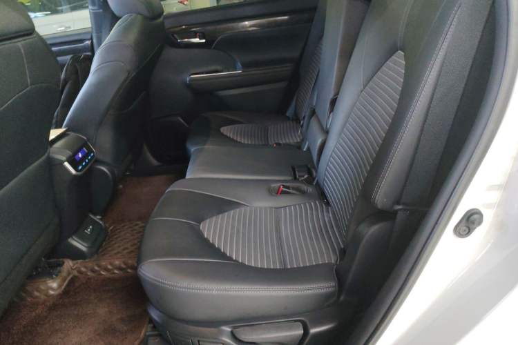 Used Toyota Crown Land Cruiser 2022 2.5L HEV Four-Wheel Drive Premium Edition
