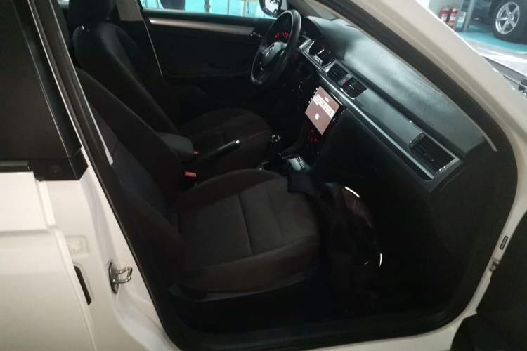 Used Volkswagen Bora 2016 1.6L Manual Fashion Edition
