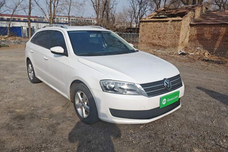 Used Volkswagen Gran Lavida 2013 1.6L Manual Fashion Model