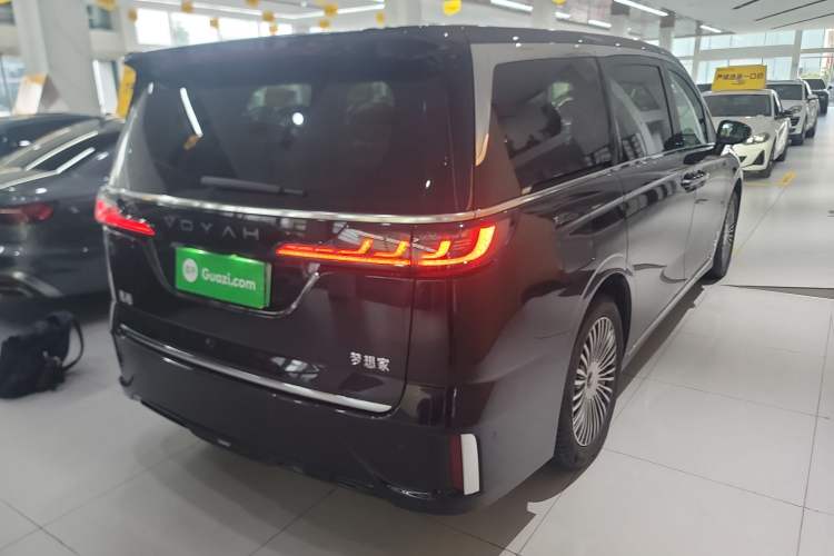 Used VOYAH Dream 2025 PHEV Four-Wheel Drive Excellence Kunpeng Edition
