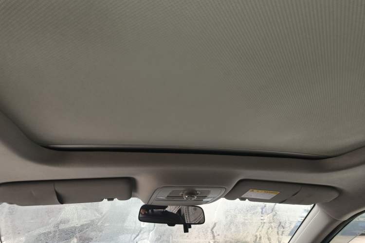 Used Roewe RX5 2016 20T Two-Wheel Drive Automatic Internet Smart Edition
