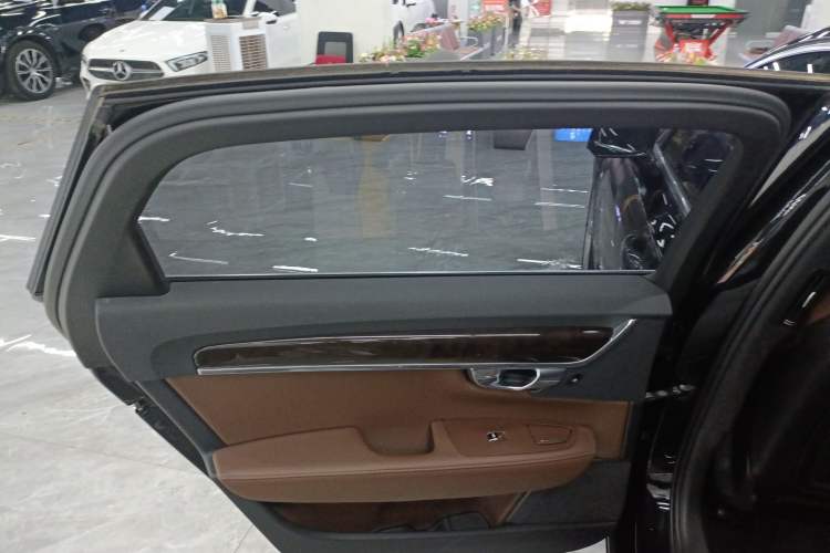 Used Volvo S90 2018 T4 Zhiyuan Edition
