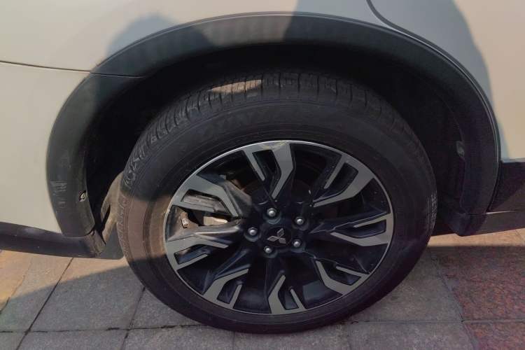 Used Mitsubishi Outlander 2019 2.0L Two-Wheel Drive Comfort Edition 7-Seater China VI Standard