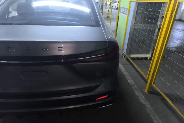 Used Roewe i5 2023 1.5L CVT Luxury Edition
