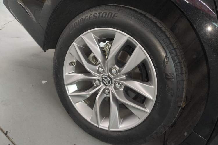 Used Toyota Avalon 2019 Dual-Engine 2.5L Luxury Edition China VI Standard
