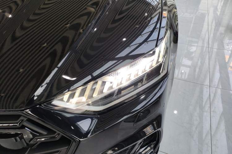 Used Audi A7L 2024 45TFSI quattro S-line Visionary Edition Flow Crystal Package
