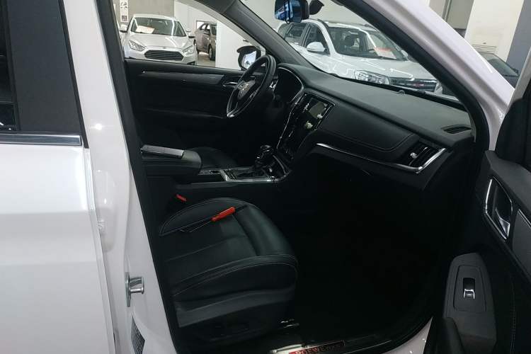 Used Roewe RX5 2016 20T Two-Wheel Drive Automatic Internet Smart Edition
