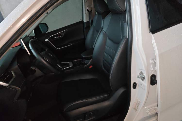 Used Toyota RAV4 2022 2.0L CVT Two-Wheel Drive Fashion Plus Edition
