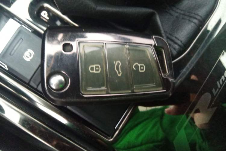 Used Volkswagen Tiguan L 2021 280TSI Automatic Two-Wheel Drive Smart Edition
