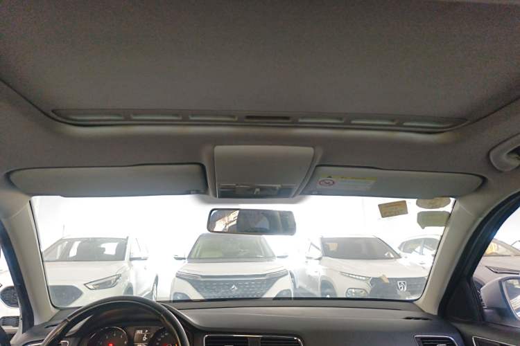 Used Volkswagen Lavida 2015 1.6L Automatic Comfort Edition
