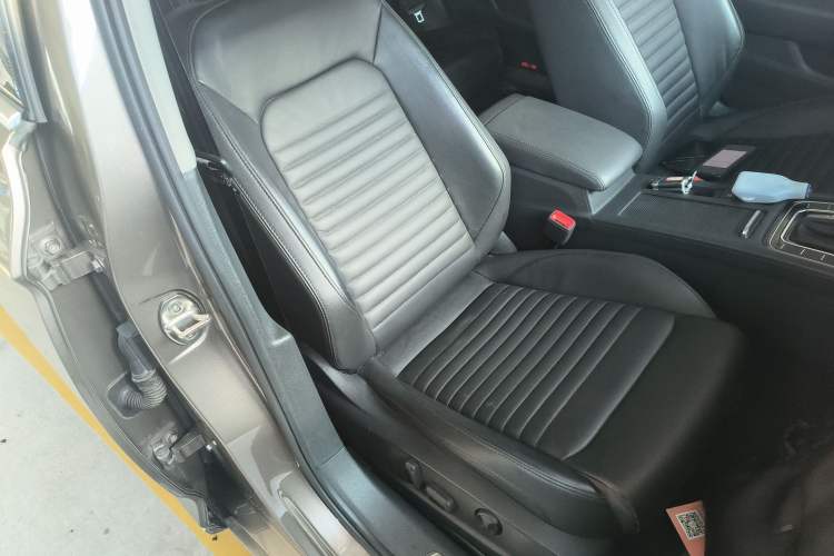 Used Volkswagen Magotan 2017 330TSI DSG Leading Model
