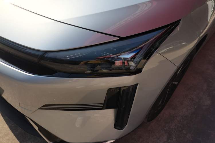 Used  L6 2025 EM-i 140km Starship Edition
