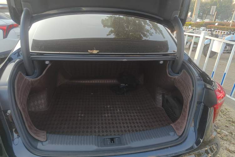 Used Hongqi H5 2024 2.0T Automatic Smart Connect Flagship Edition
