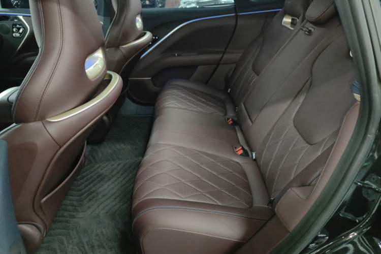 Used  11 2025 Ultra Extended-Range Edition
