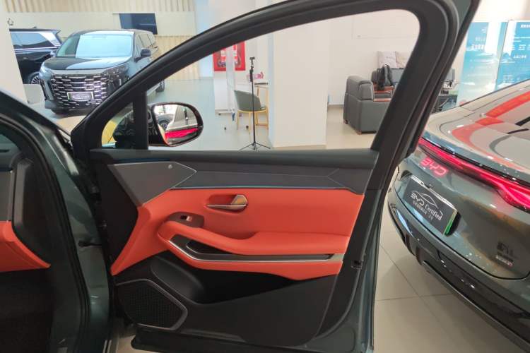 Used BYD Tang L 2025 DM 175KM Drone Player Edition
