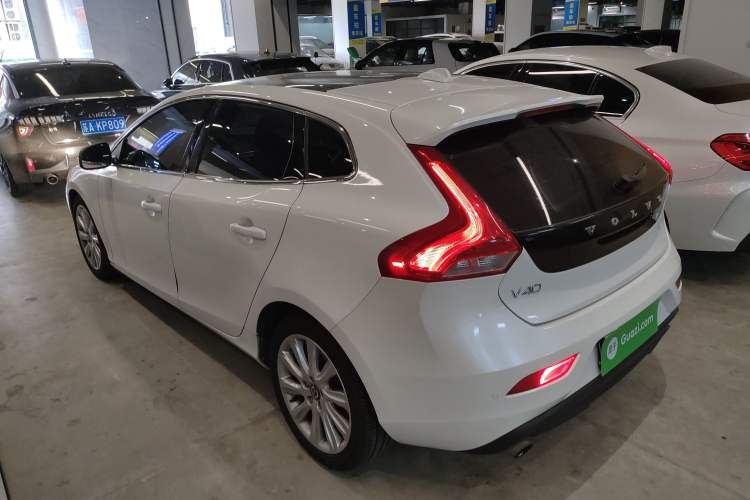 Used Volvo V40 2015 1.6T Zhiyi Edition
