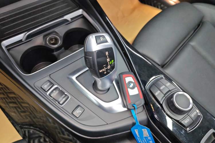 Used BMW 2 Series 2018 220i Convertible Coupe Sports Design Package
