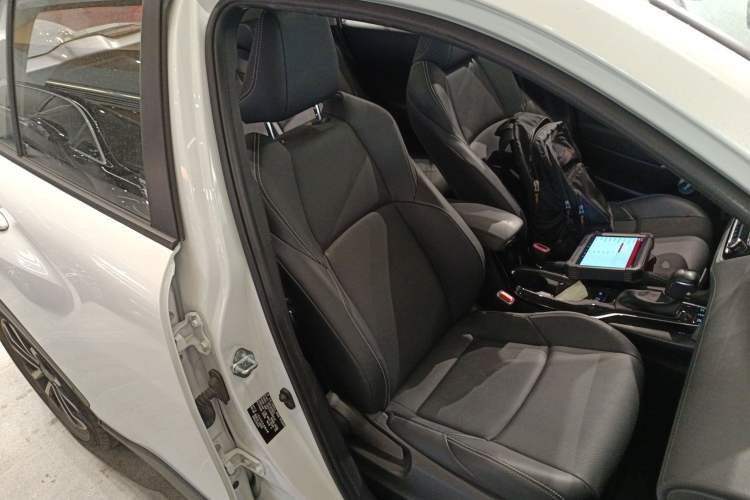 Used Toyota FRONTLANDER 2023 2.0L Smart Electric Hybrid Dual-Engine Deluxe Version
