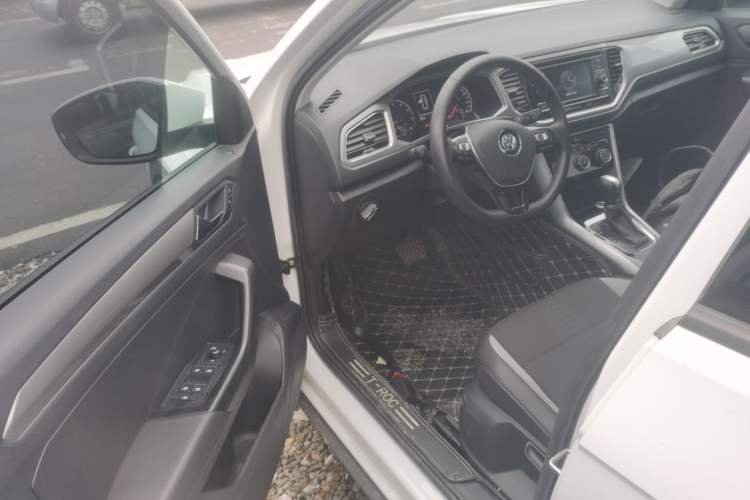 Used Volkswagen T-ROC 2019 230TSI DSG Two-Wheel-Drive Advanced Version China VI Standard
