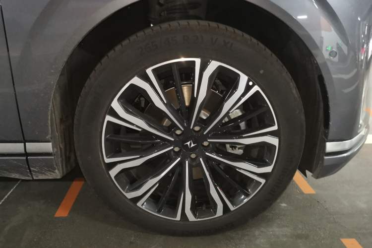 Used Dongfeng eπ eπ008 
