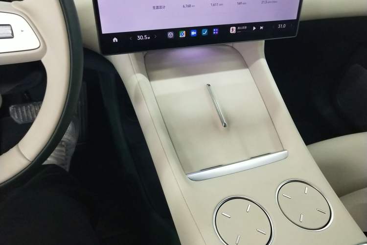 Used  YU7 2025 Ultra-Long Range High-Performance All-Wheel-Drive Max Edition