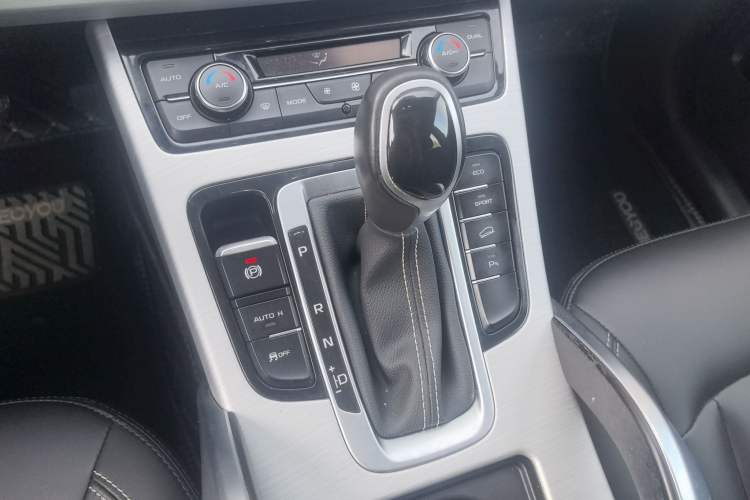 Used Geely Auto Emgrand X7 Sport 2016 1.8TD Automatic ZhiShang Model
