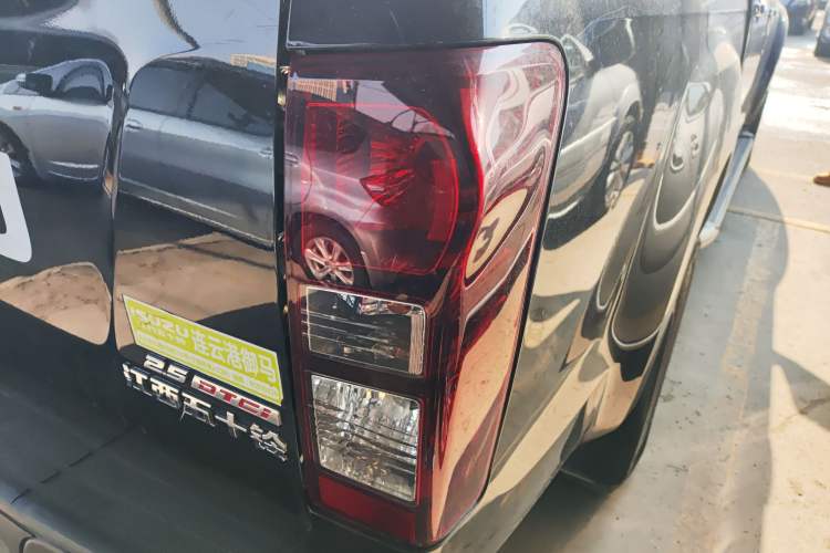 Used Isuzu D-MAX 2020 2.5T Two-Wheel Drive Automatic Navigation Version China VI Emission Standard Extended Length JE4D25Q6A