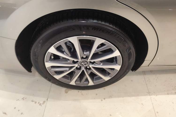 Used Lexus ES 2022 300h Excellence Edition